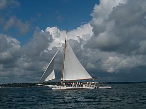 Skipjack Claud W.Somers under sail